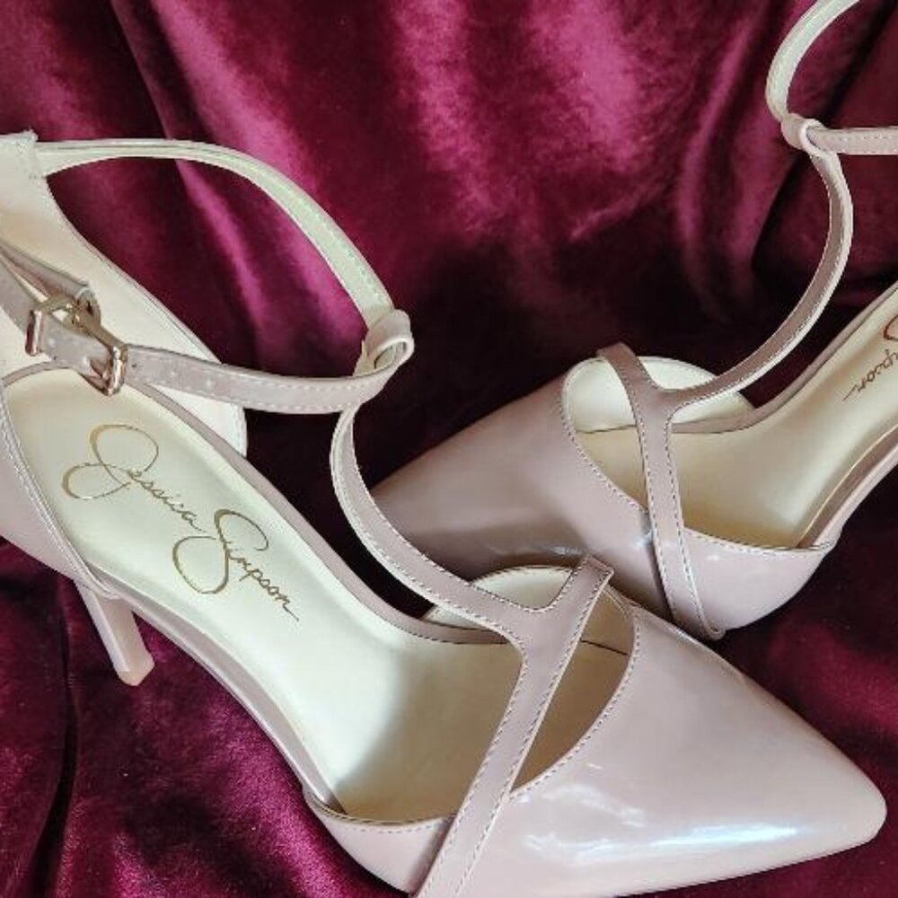JESSICA SIMPSON Natural tan patent leather ankle strap pointed toe heels sz 8